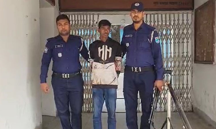 চকলেটের লোভ দেখিয়ে শিশুকে ধর্ষণ, যুবক আটক