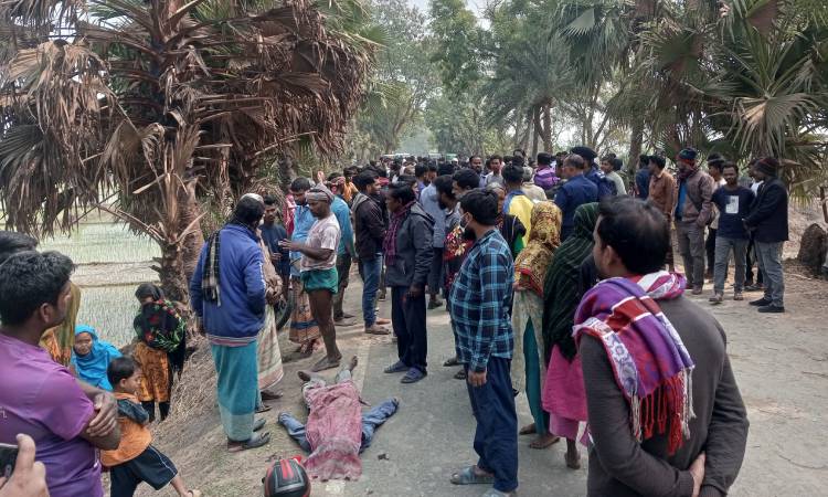 রাণীনগরে সড়ক দুর্ঘটনায় দুই বন্ধু নিহত