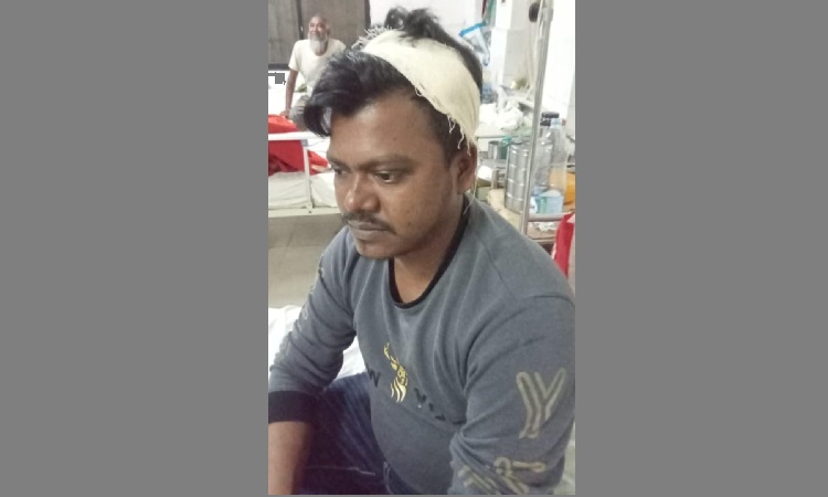 সিংগাইরে ব্যবসায়ীকে মারধর করে নগদ টাকা ও স্বর্ণালংকার লুট