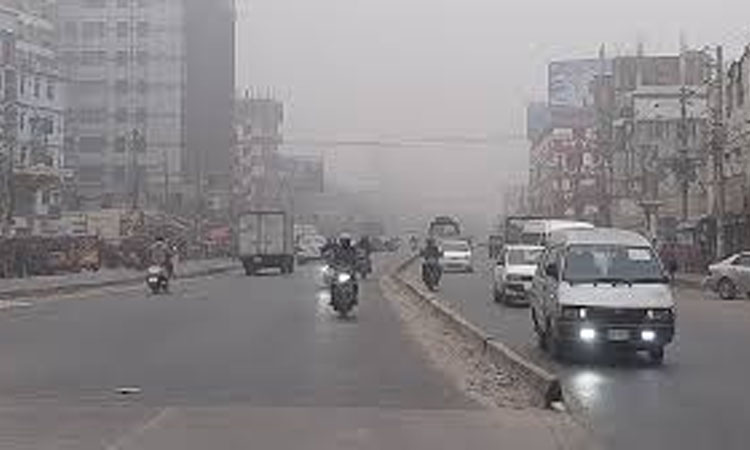 ঘন কুয়াশায় আচ্ছন্ন রাজধানী ঢাকা