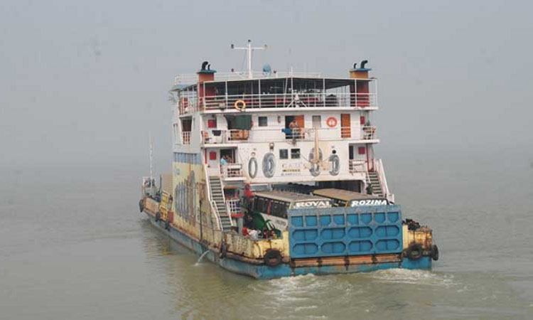 ১১ ঘণ্টা পর চার নৌরুটে ফেরি চলাচল স্বাভাবিক
