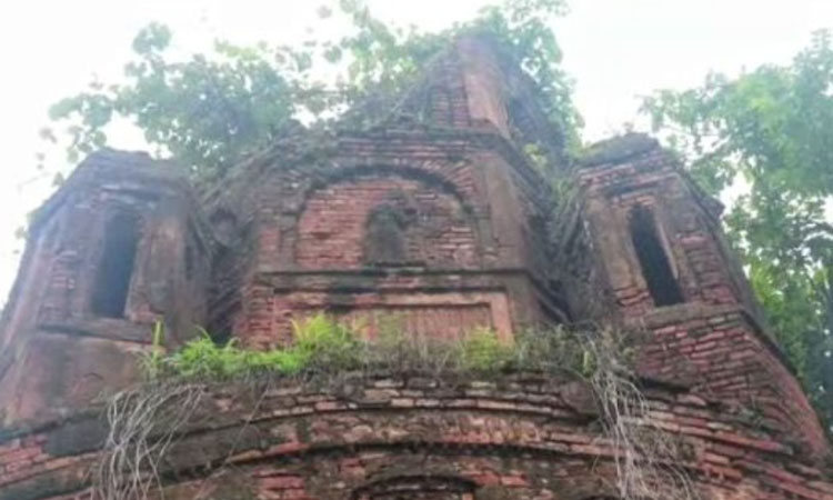 কালের বিবর্তনে হারাচ্ছে ভোলাহাটের শিব মন্দির