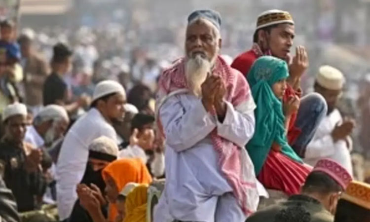 আখেরি মোনাজাতের মাঝে বিকট শব্দ, মুসল্লিদের ছোটোছুটি