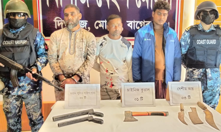 দাকোপে পাইপ গান ও দেশীয় অস্ত্রসহ ৩ সন্ত্রাসী আটক