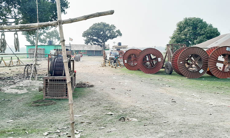 স্কুল মাঠ ভাড়া দিলেন প্রধান শিক্ষক