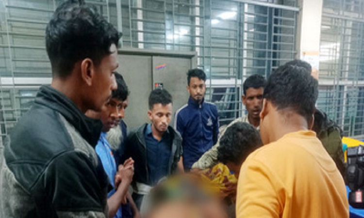মেঘনায় ডাকাতের গুলিতে জেলে নিহত, গুলিবিদ্ধ ২