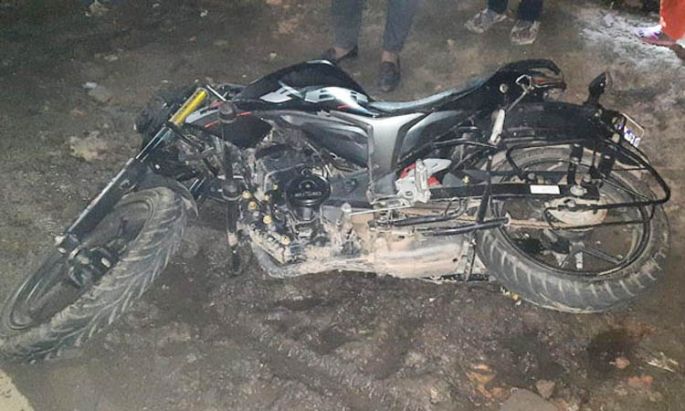 ট্রাকের ধাক্কায় মোটরসাইকেল আরোহী ৩ বন্ধু নিহত
