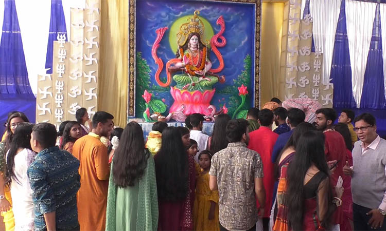 কুষ্টিয়ায় অনুষ্ঠিত হচ্ছে বিদ্যার দেবী সরস্বতী পূজা