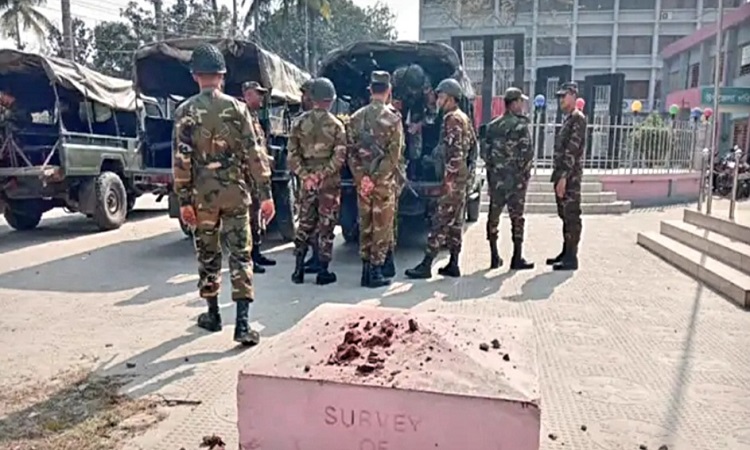 রাজশাহীতে বোমা ফাটিয়ে হাট-বাজারের টেন্ডার লুট