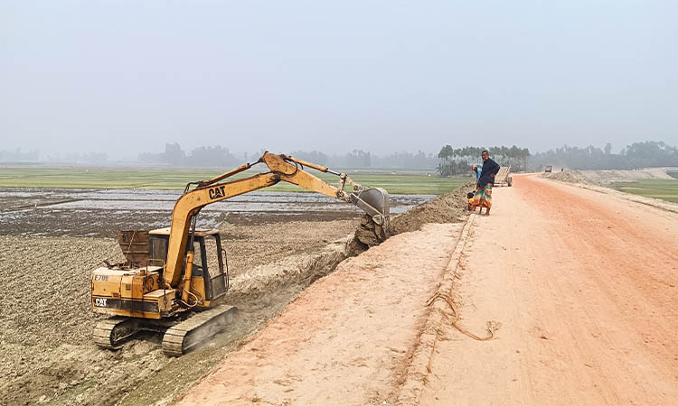 দুই কিলোমিটার রাস্তার কাজ ৫ বছরে হলো ৩৮ শতাংশ