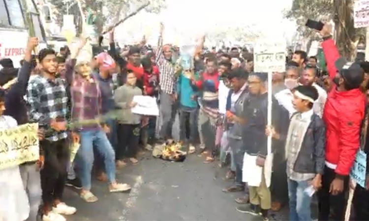 ঝাউদিয়া থানা উদ্বোধন দাবিতে কুষ্টিয়া-খুলনা মহাসড়ক অবরোধ