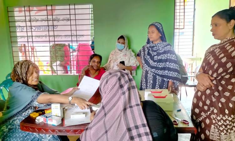 যৌনপল্লির সুবিধাবঞ্চিত নারী ও শিশুদের জন্য ফ্রি মেডিকেল ক্যাম্প