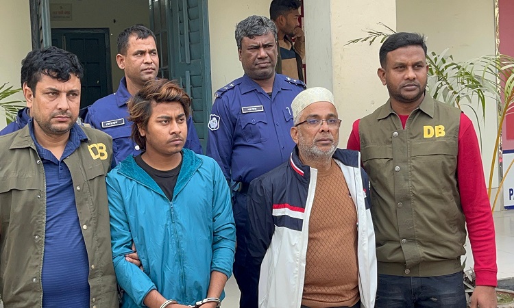 পুলিশের গাড়ি থেকে ছিনিয়ে নেওয়া সেই আ. লীগ নেতা গ্রেফতার