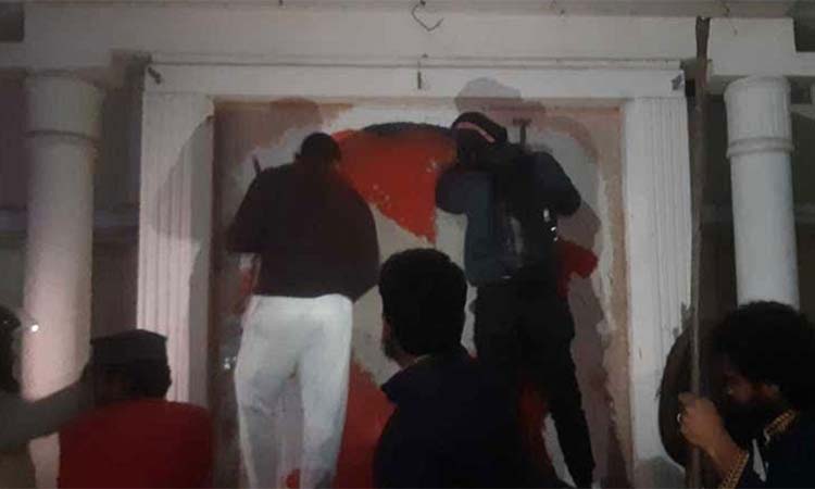 যশোরে শেখ মুজিবের ম্যুরাল-ভাস্কর্যসহ ৮ নামফলক ভাঙচুর