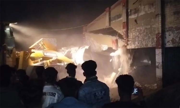 ঝিনাইদহে গভীর রাতে শেখ মুজিবের ম্যুরাল ভাঙচুর, আগুন