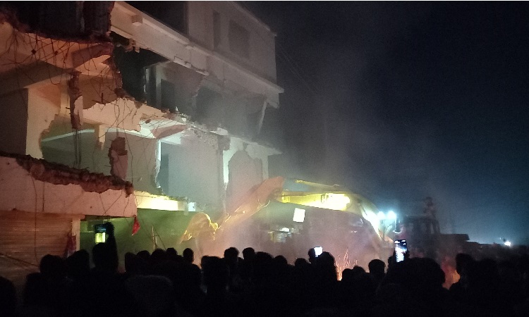 লক্ষ্মীপুরে  যুবলীগ নেতা টিপুর দুই বাসভবনে ভাঙচুর ও অগ্নিসংযোগ