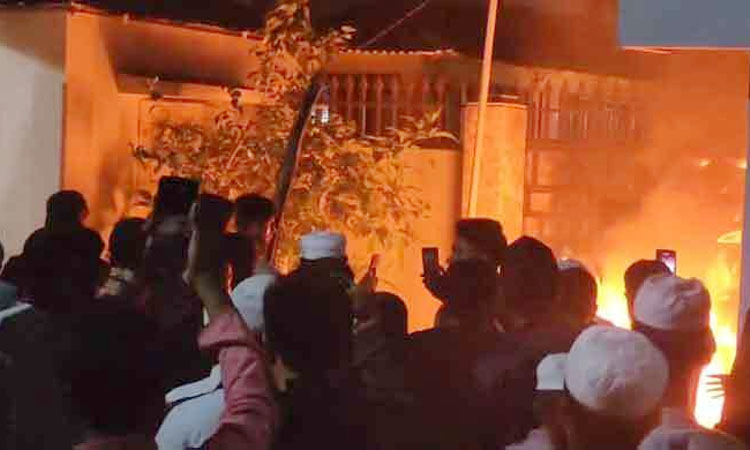 সাবেক রাষ্ট্রপতি আবদুল হামিদের বাড়ি ভাঙচুর