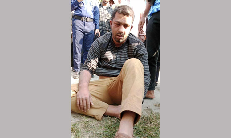 কুবির সাবেক ছাত্রলীগ নেতাকে মারধর করে পুলিশে সোপর্দ