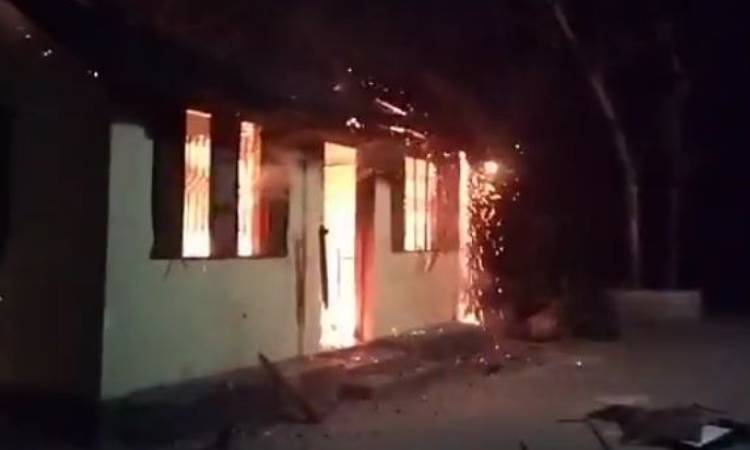 ফেনীতে এমপির বাড়ি ও জেলা আওয়ামী লীগ কার্যালয়ে অগ্নিসংযোগ