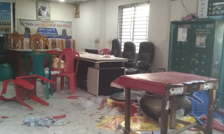 টাঙ্গাইলে রড ও রাজমিস্ত্রি অফিসে ভাঙচুর ও লুটপাটের অভিযোগ