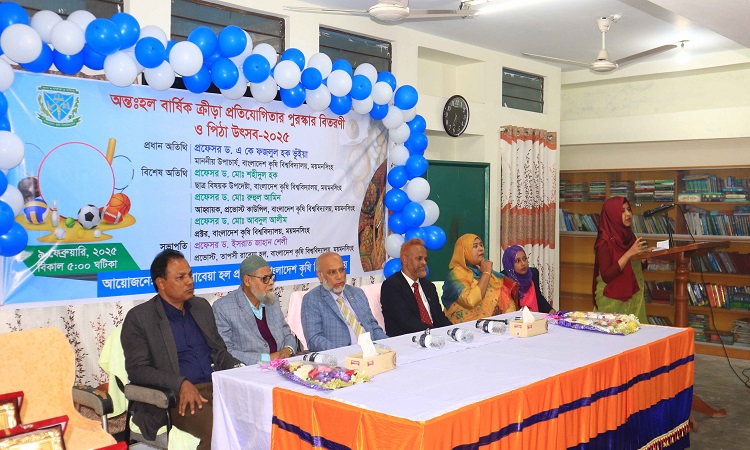 বাকৃবির তাপসী রাবেয়া হলে ক্রীড়া প্রতিযোগিতার পুরস্কার বিতরণ ও পিঠা উৎসব