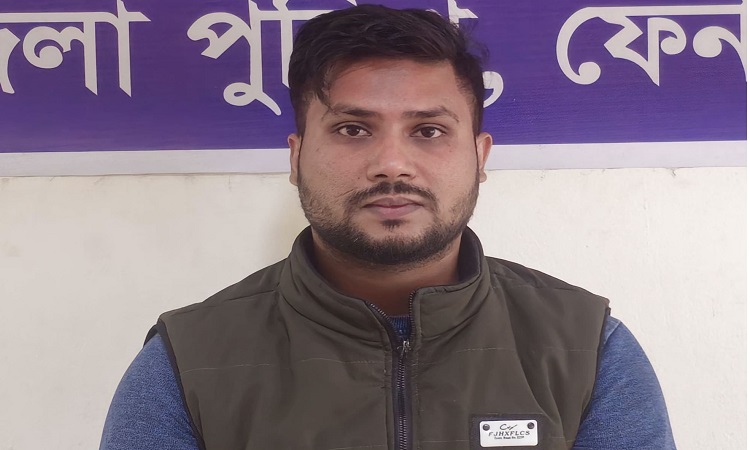 গৃহবধূকে ব্ল্যাকমেইল করে চাঁদাবাজি : গ্রেফতার ১