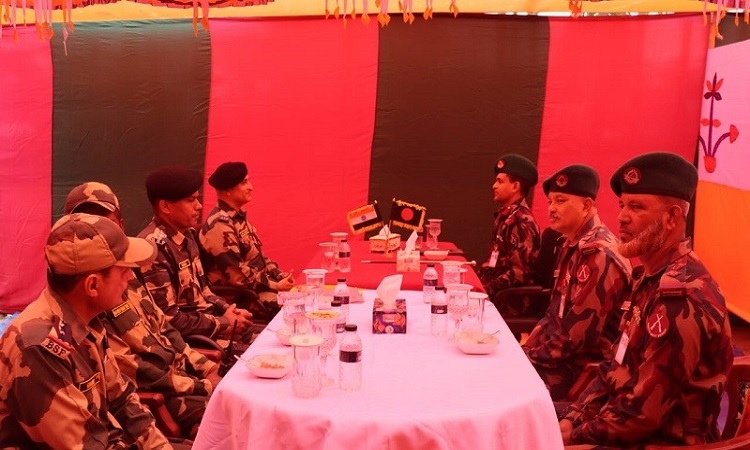ভূরুঙ্গামারী সীমান্ত থেকে সিসি ক্যামেরা সরিয়ে নিতে সম্মত বিএসএফ