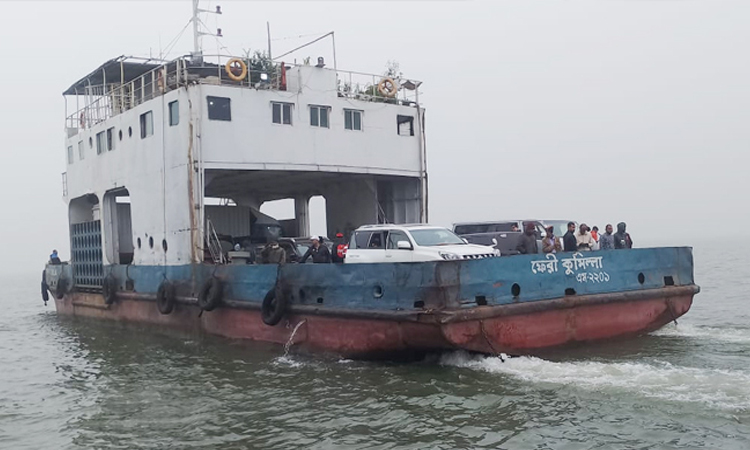 দৌলতদিয়া-পাটুরিয়া নৌপথে ফেরি চলাচল শুরু