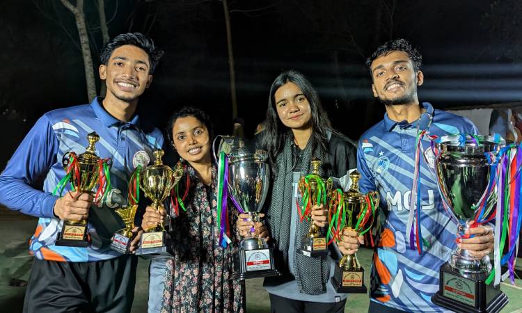 কুবির ব্যাডমিন্টন টুর্নামেন্টে সেরাদের সেরা যারা