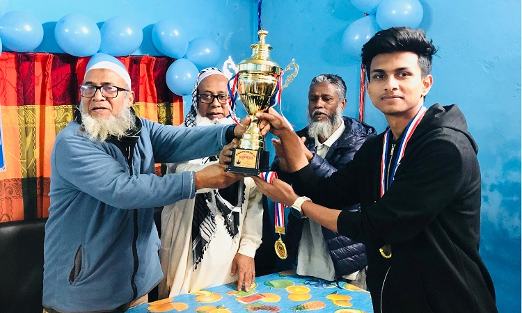 হিলিতে নবারুণ পাঠাগার ও ক্লাবের প্রতিষ্ঠাবার্ষিকী উদযাপন ও পুরস্কার বিতরণ