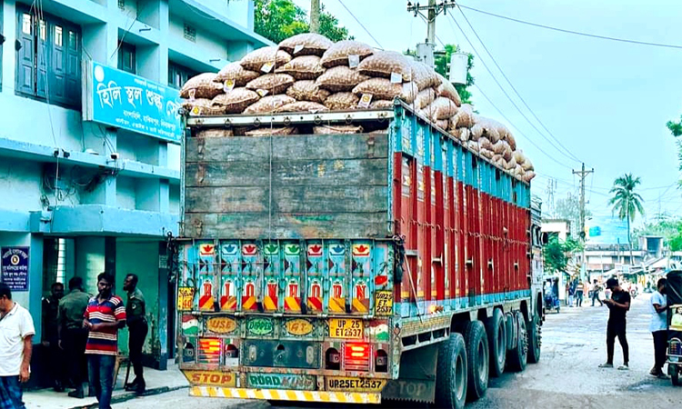 হিলি স্থলবন্দর দিয়ে আমদানি রফতানি শুরু
