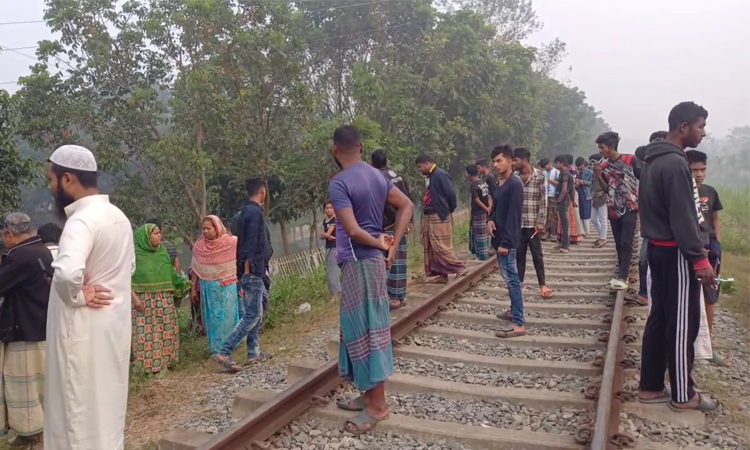 ফরিদপুরে ট্রেনের ধাক্কায় যুবক নিহত