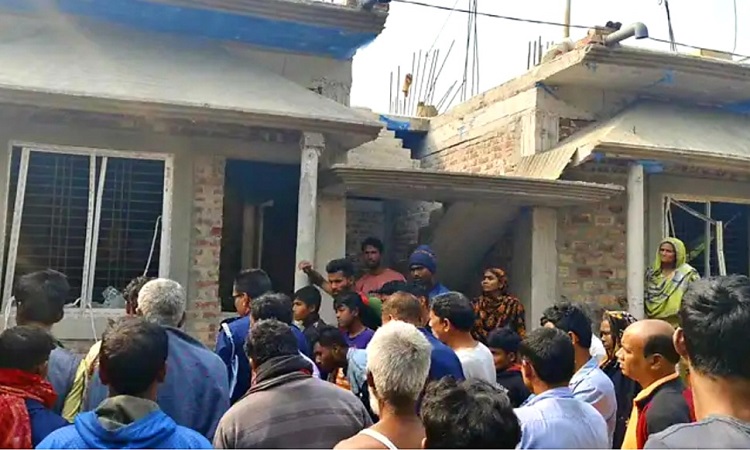 রাজশাহীতে রাস্তার দ্বন্দ্বে সংঘর্ষ, প্রবাসীর বাড়িতে হামলা-লুটপাট