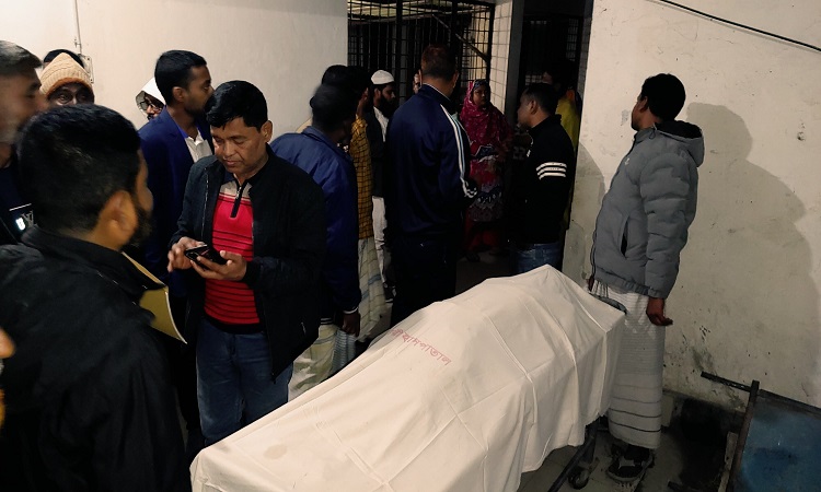 বাকি টাকা চাওয়ায় ব্যবসায়ীকে ছুরিকাঘাতে হত্যা