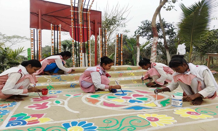 চাঁপাইনবাবগঞ্জে চিত্রাংকন ও রচনা প্রতিযোগিতা অনুষ্ঠিত