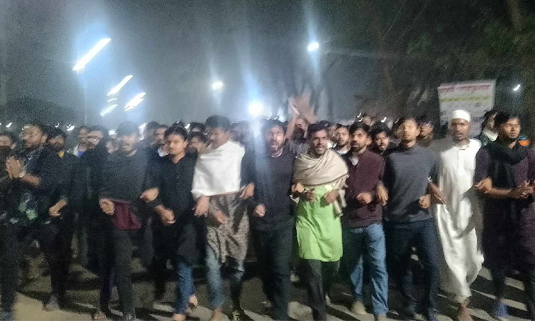 এমসি কলেজ শিক্ষার্থীকে মারধরের ঘটনায় ইবিতে বিক্ষোভ