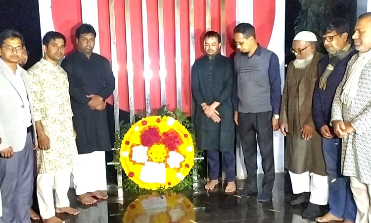 হিলিতে শহীদ মিনারে ভাষা শহীদদের শ্রদ্ধা