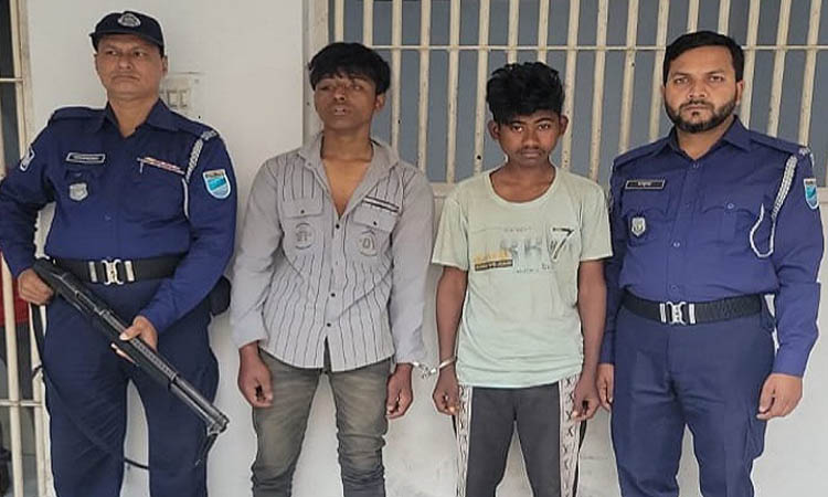 সাভারে দেশীয় অস্ত্রসহ ২ কিশোর গ্যাং সদস্য গ্রেফতার