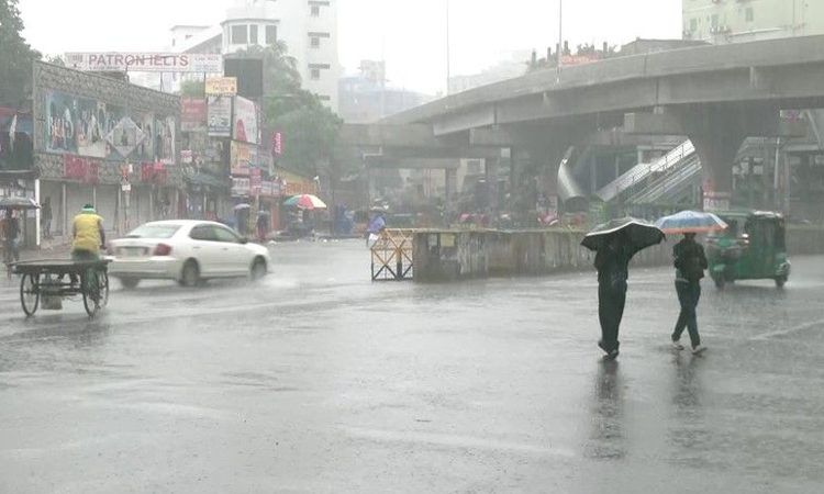 লাজ ভেঙেছে বৃষ্টির, আজও পাঁচ বিভাগে পূর্বাভাস
