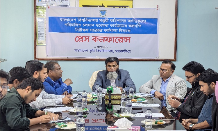 বাকৃবির গবেষণায় যুক্ত হবে শিক্ষার্থীরা, বরাদ্দ বাড়ানোর দাবি
