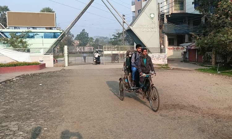 হল ছাড়ছেন কুয়েট শিক্ষার্থীরা