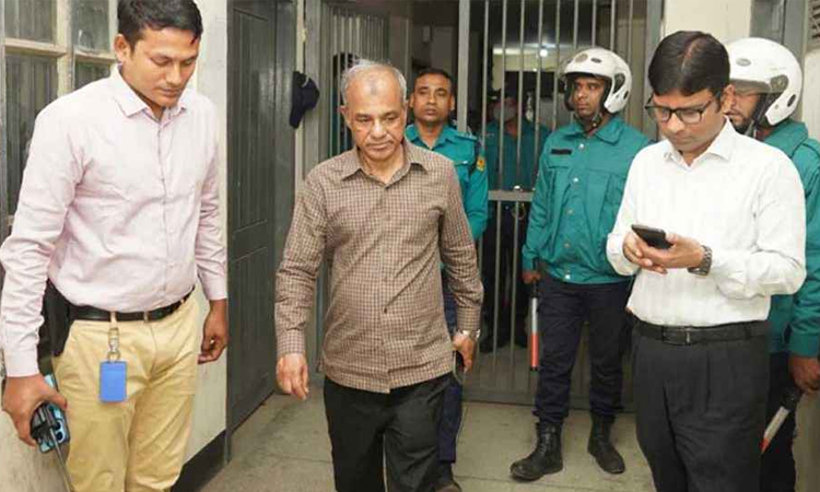 জনগণের ঘুম নির্বিঘ্ন করতে পুলিশকে সজাগ থাকতে হবে: স্বরাষ্ট্র উপদেষ্টা