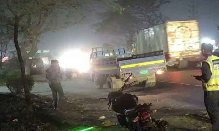 সোনারগাঁয়ে বাসের ধাক্কায় মোটরসাইকেল আরোহী ২ বন্ধু নিহত