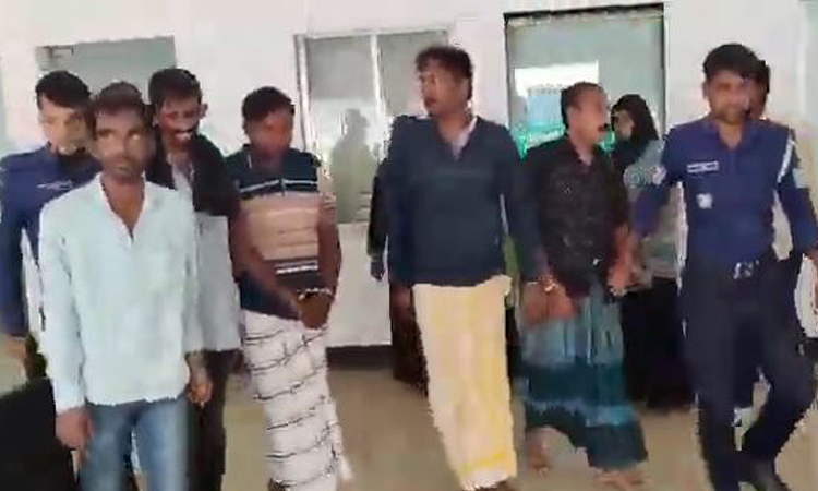 আশুলিয়ায় অস্ত্রসহ ৫ ডাকাত গ্রেফতার