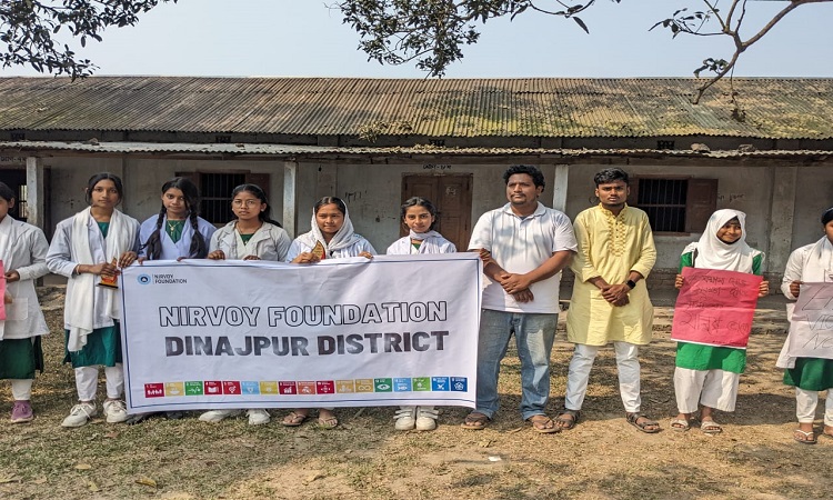 খানসামায় নারীর প্রতি সহিংসতা প্রতিরোধে মানববন্ধন অনুষ্ঠিত