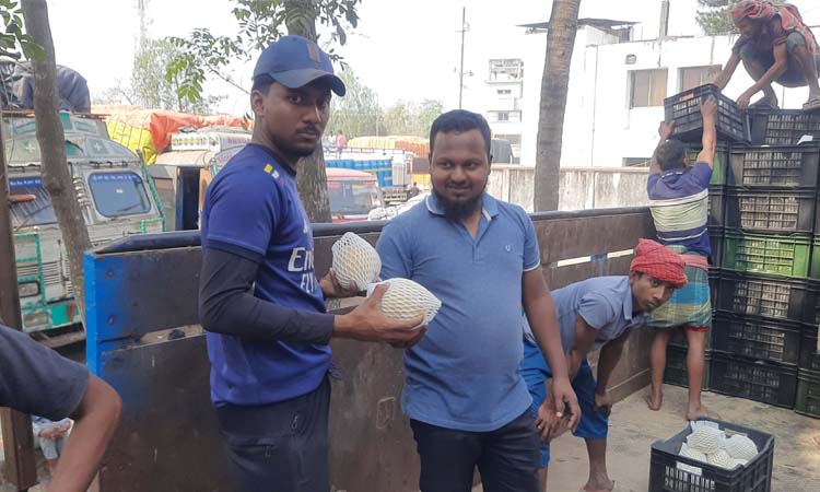 চাহিদা বাড়ায় ভারত থেকে এলো ৮ টন বাঙ্গি