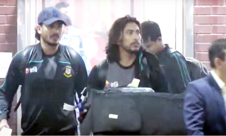 ব্যর্থ মিশন শেষে দেশে ফিরলেন বাংলাদেশ ক্রিকেট দল