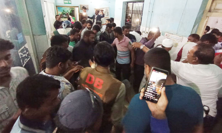 শরীয়তপুরে গণপিটুনিতে ২ ডাকাত নিহত, গুলিবিদ্ধ ৪