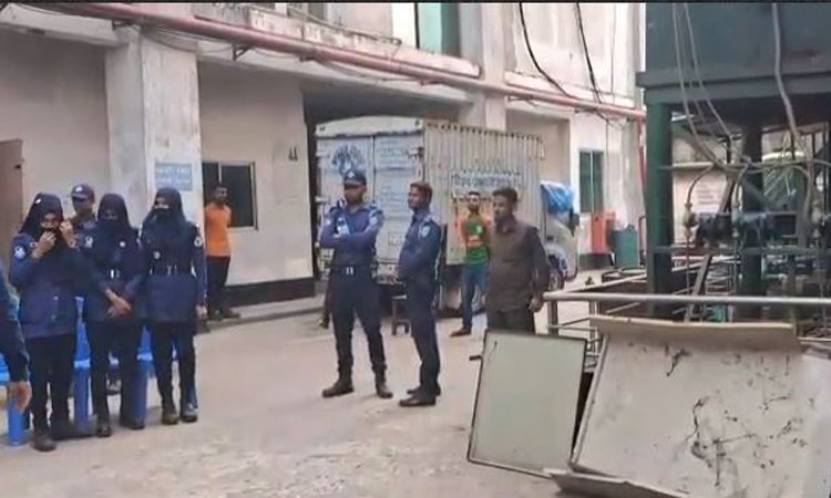 আশুলিয়ায় সোয়েটার কারখানায় ডাকাতি, ৫ কোটি টাকার মালামাল লুট