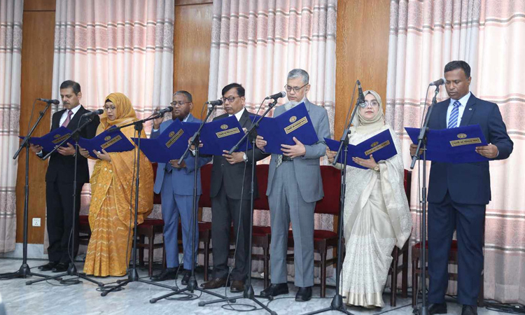 শপথ নিলেন পিএসসির ৭ সদস্য